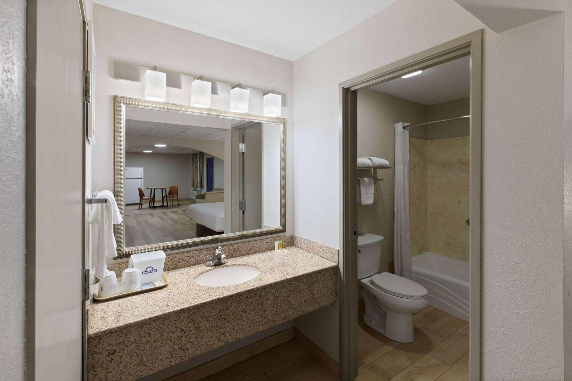 Days Inn By Wyndham Oklahoma City Extérieur photo